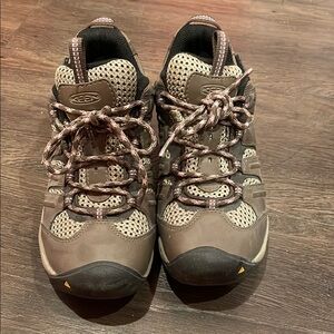 72. KEEN Women’s Brown Koven Waterproof Hiking Shoes